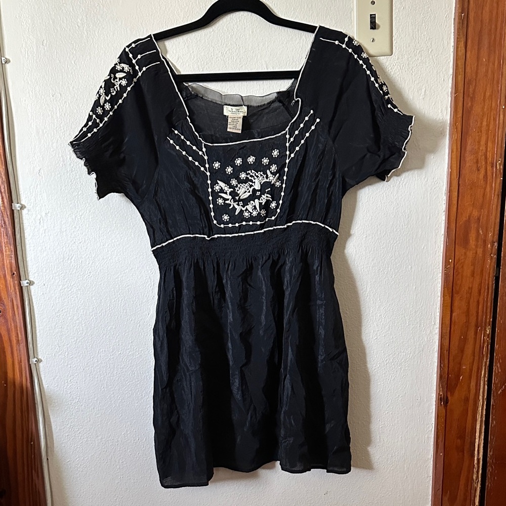 Chic Black Embroidered Women's Blouse